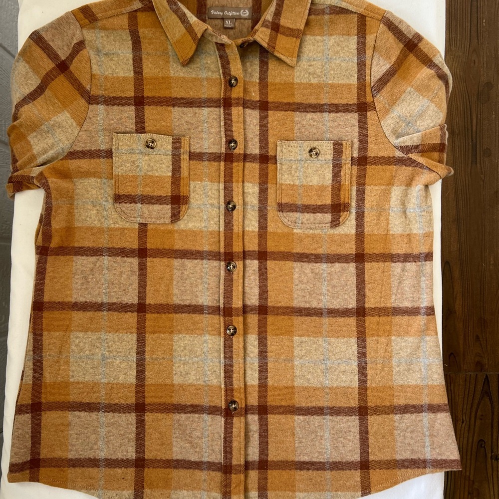 Victory Outfitters Stylish Plaid Button-Down Shirt for Men